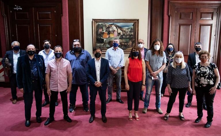 ¿Se viene el primer aumento del año a estatales y maestros? Provincia convocó a gremios