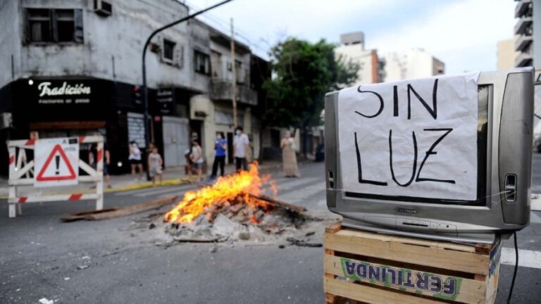 Si estuviste sin luz, éste el trámite online en el ENRE para que te devuelvan la plata