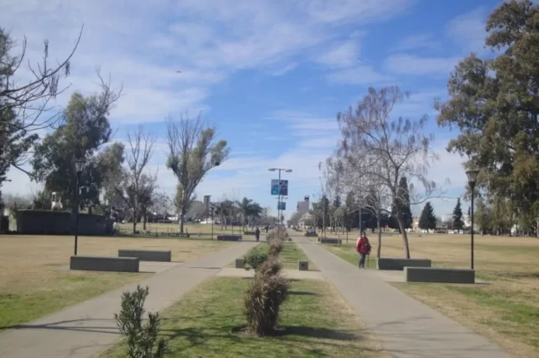 Lo agarraron en el Parque Alberdi con una Hilux robada