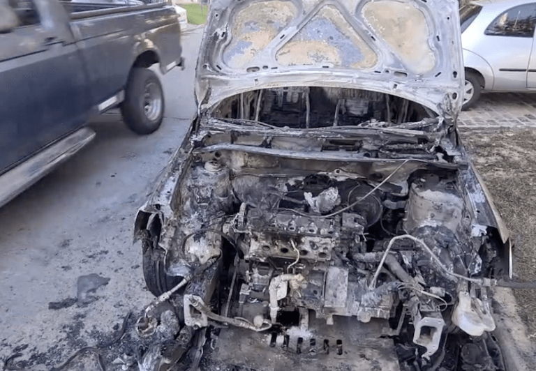 Le quemó el auto a su expareja mientras realizaba denuncia por amenazas