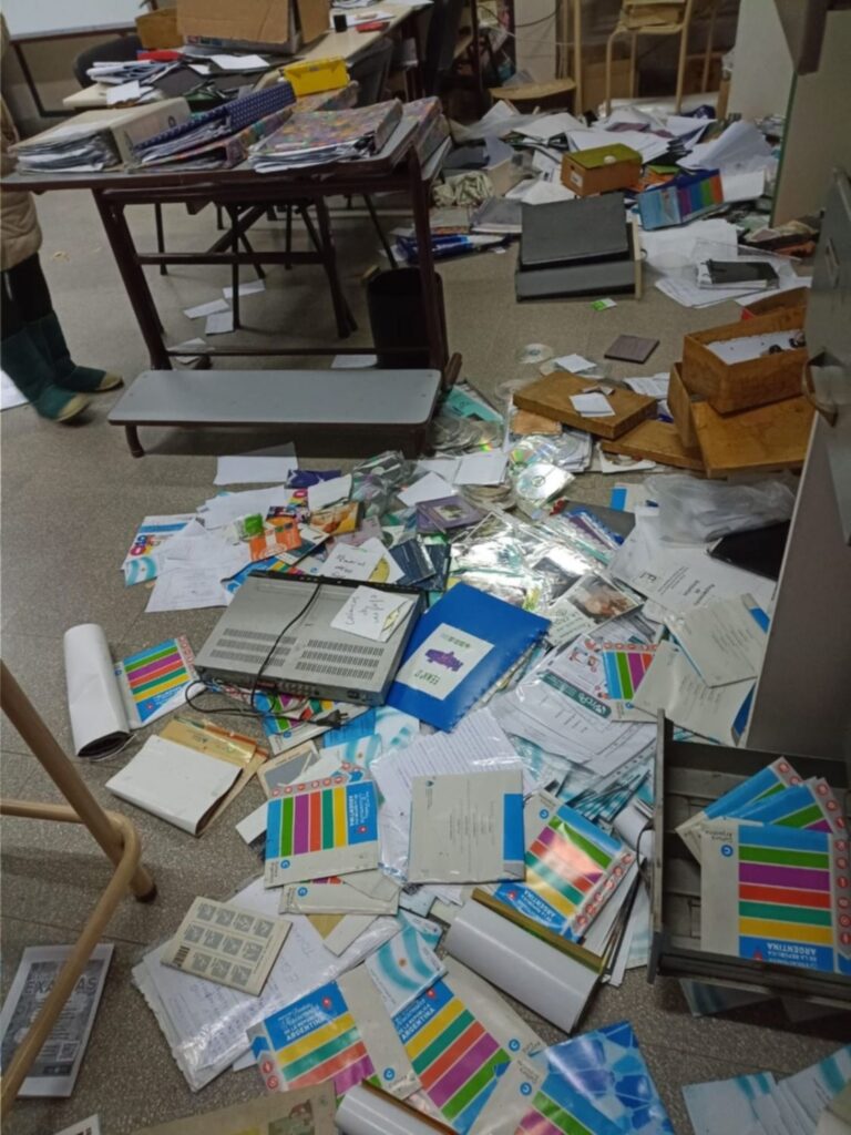 Hacen un boquete en la pared y roban alimentos de una escuela en la que comen 400 chicos