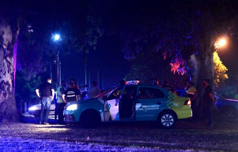 Clausuran en La Plata tres fiestas clandestinas con cientos de jóvenes