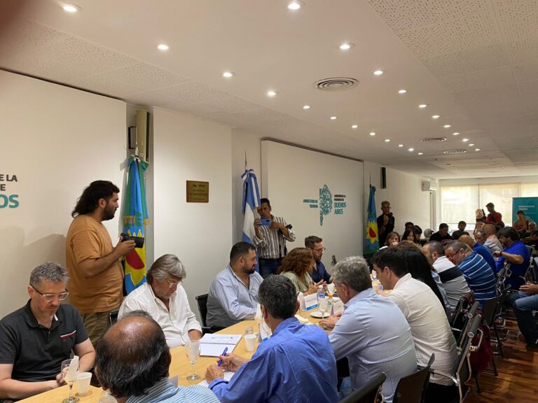 Provincia: comenzó la negociación por aumentos salariales con docentes y estatales