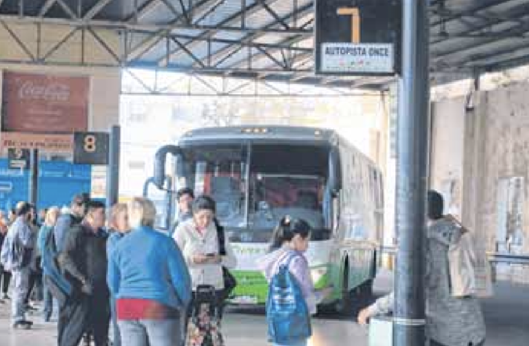 Tras el recorte, se normalizan los micros entre La Plata y Capital Federal