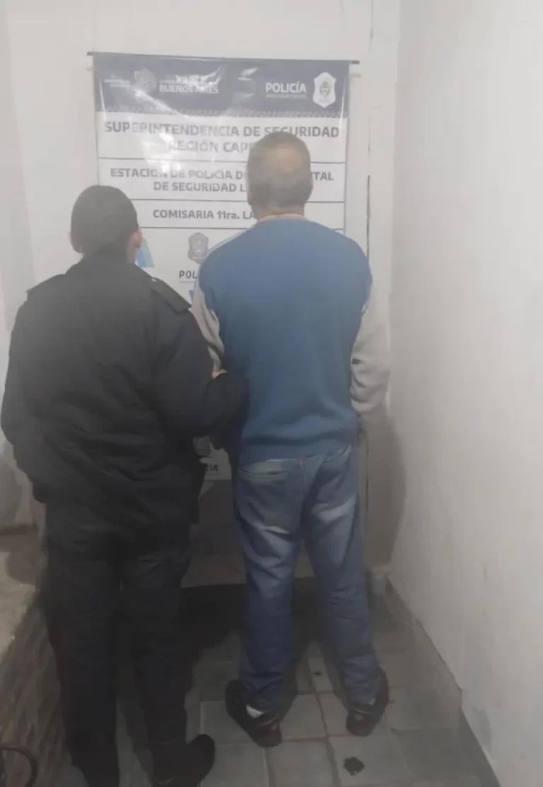 Abusó sexualmente de una mujer y la golpeó en la calle