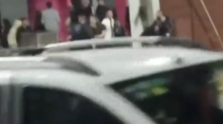 Denuncian que personal de seguridad golpeó a tres jóvenes a la salida de una matinée en Cno. Centenario