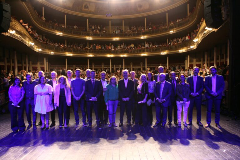Julio Alak presentó a su gabinete y pidió «reconstruir el municipio»