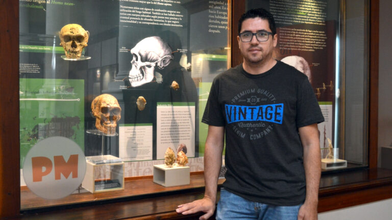 Un investigador del Conicet presenta el hallazgo de una bacteria de 7 mil años de antigüedad