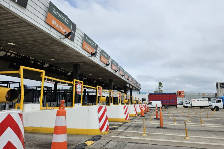 Cuales son los precios actuales de los peajes de la Autopista La Plata y la Ruta 2