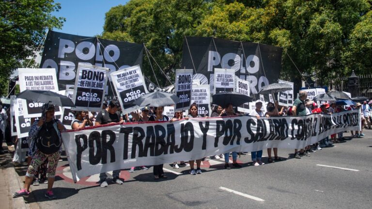 El Gobierno eliminó el Potenciar Trabajo y corrió a los piquetes del control de los planes
