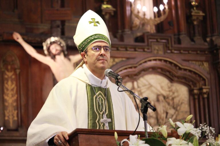 La salida del Arzobispo Mestre de La Plata: la trama de una renuncia pedida por Francisco que sacude a la Iglesia