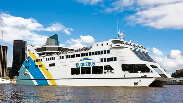 Buquebus y Colonia Express buscan llegar al Puerto La Plata