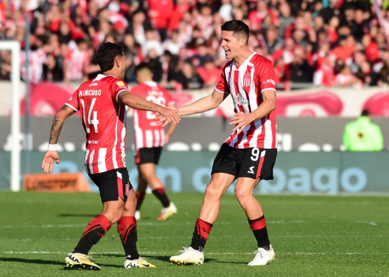 Estudiantes cortó una racha de cinco años sin ganarle a Gimnasia y lo goleó 4 a 1 en el clásico platense