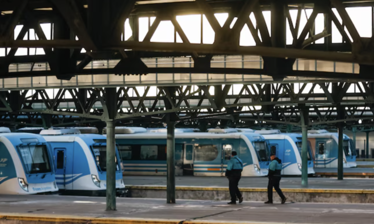 El Gobierno disolvió una empresa estatal ferroviaria y despidió a casi 1400 empleados