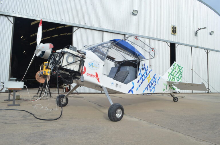 La ANAC certificó al AVIEM 100 Epower, el primer avión eléctrico del país que crearon en la UNLP