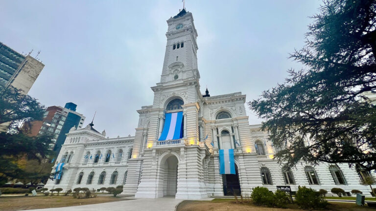 La Plata: anunciaron un nuevo aumento salarial del 10% para los trabajadores municipales en enero