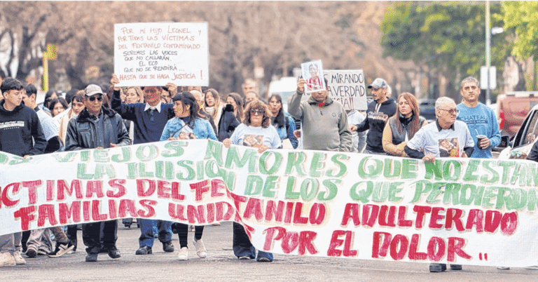 Fentanilo mortal: desgarrador pedido de justicia de los familiares en la marcha en La Plata