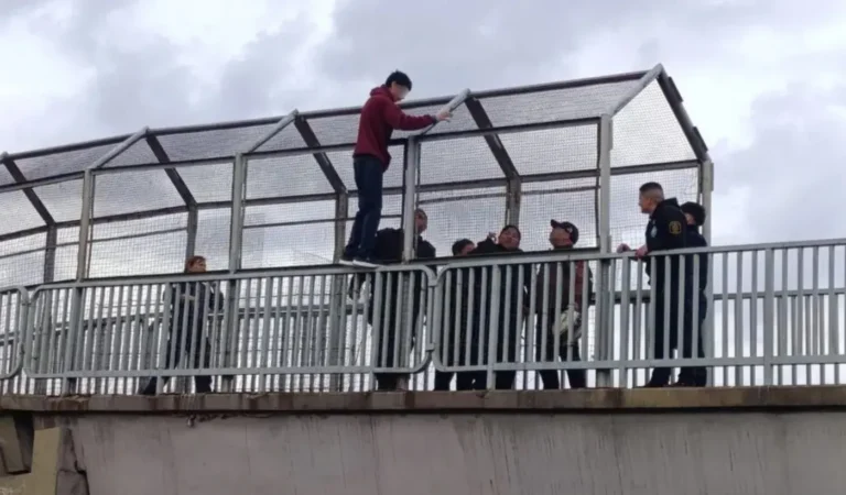 Rescataron a un joven que intentó tirarse de un puente en la Autopista La Plata
