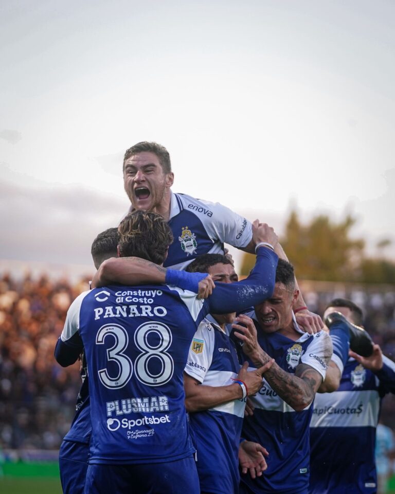 En penumbras por el corte de luz, Gimnasia superó a Atletiico Tucumán en el Bosque