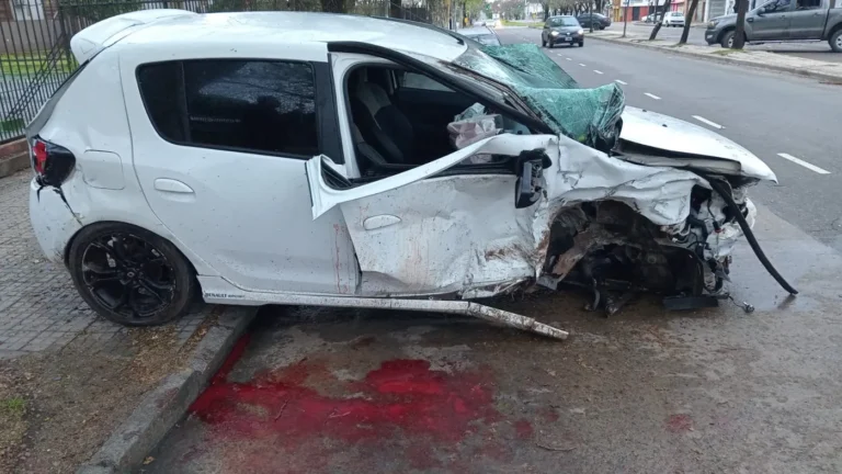 Murió una mujer tras un choque frente al Hospital San Martín