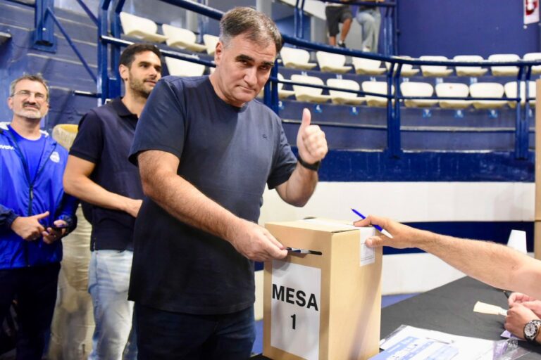 Gimnasia tiene nuevo presidente: Carlos Anacleto arrasó en las urnas