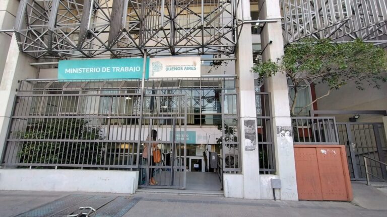 Aumento a estatales bonaerenses: la Provincia convocó a gremios a reabrir la paritaria