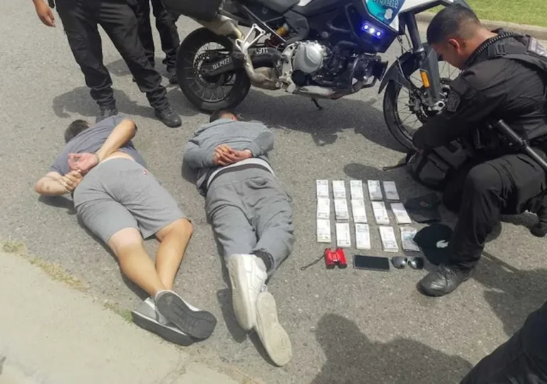 La Plata: lo siguieron, le pincharon una goma del auto y le robaron una mochila con $15 millones