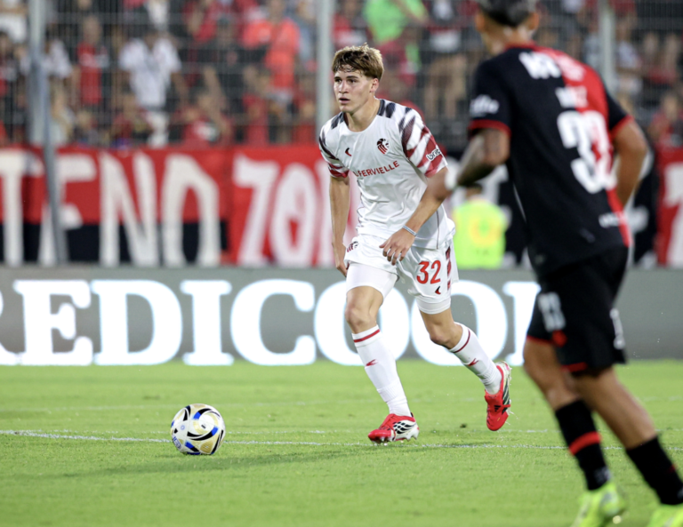 Estudiantes fue “Cacique” y festejó ante Newell’s