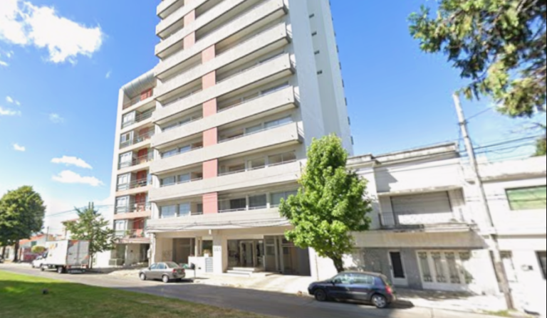 Una joven de 25 años murió tras caer desde un edificio en La Plata