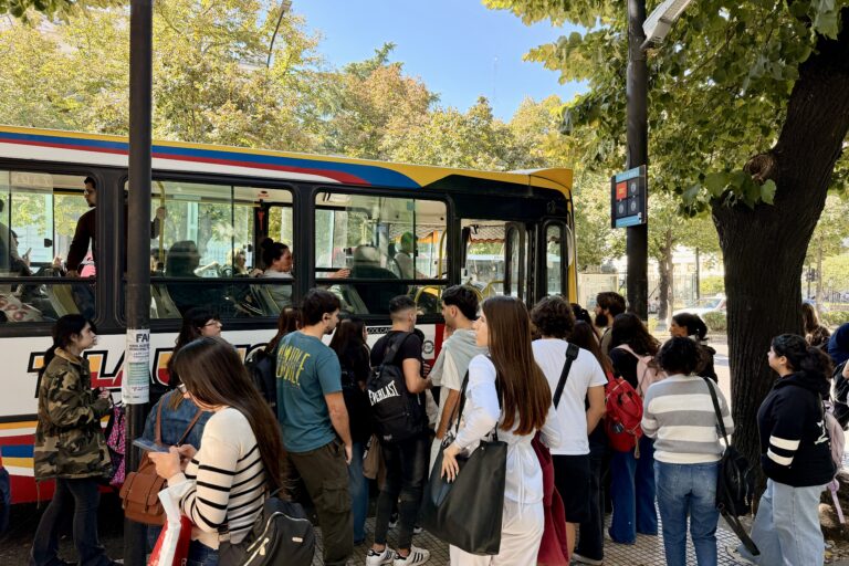 Desde este lunes: cómo quedan las tarifas de micros en La Plata con la suba del 11%