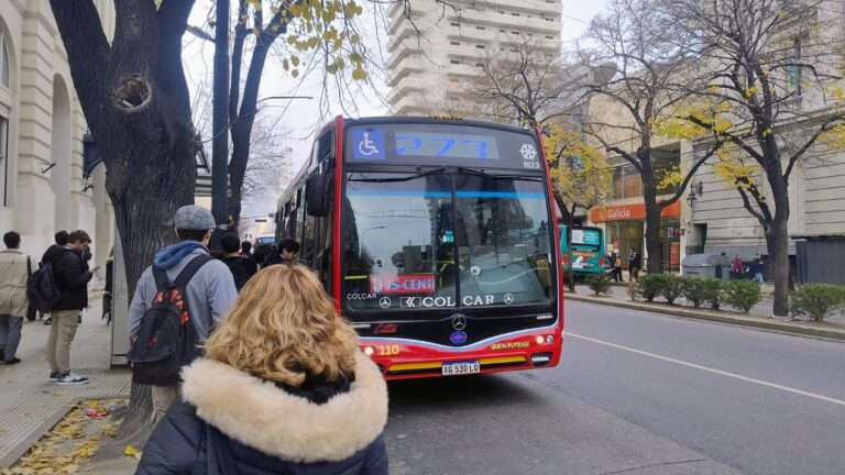 Colectivos más caros: con el nuevo aumento, cuánto cuesta moverse en micro en La Plata