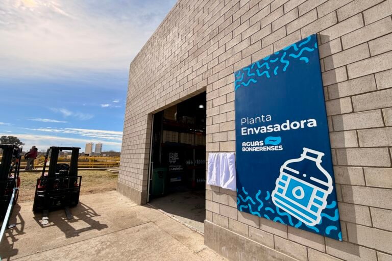 En Ensenada, la Provincia ya tiene su primera planta embotelladora de agua de Absa